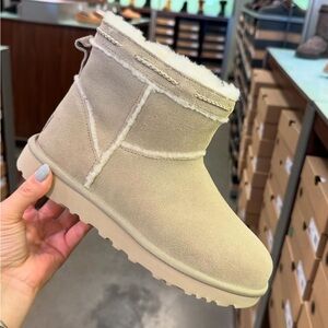 Classic mini shearling ugg